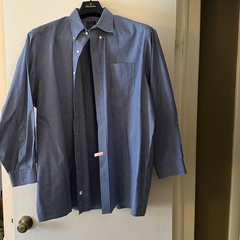 JoS A Bank Dress Shirt, great condition, professionally laundered. 35 sleeve